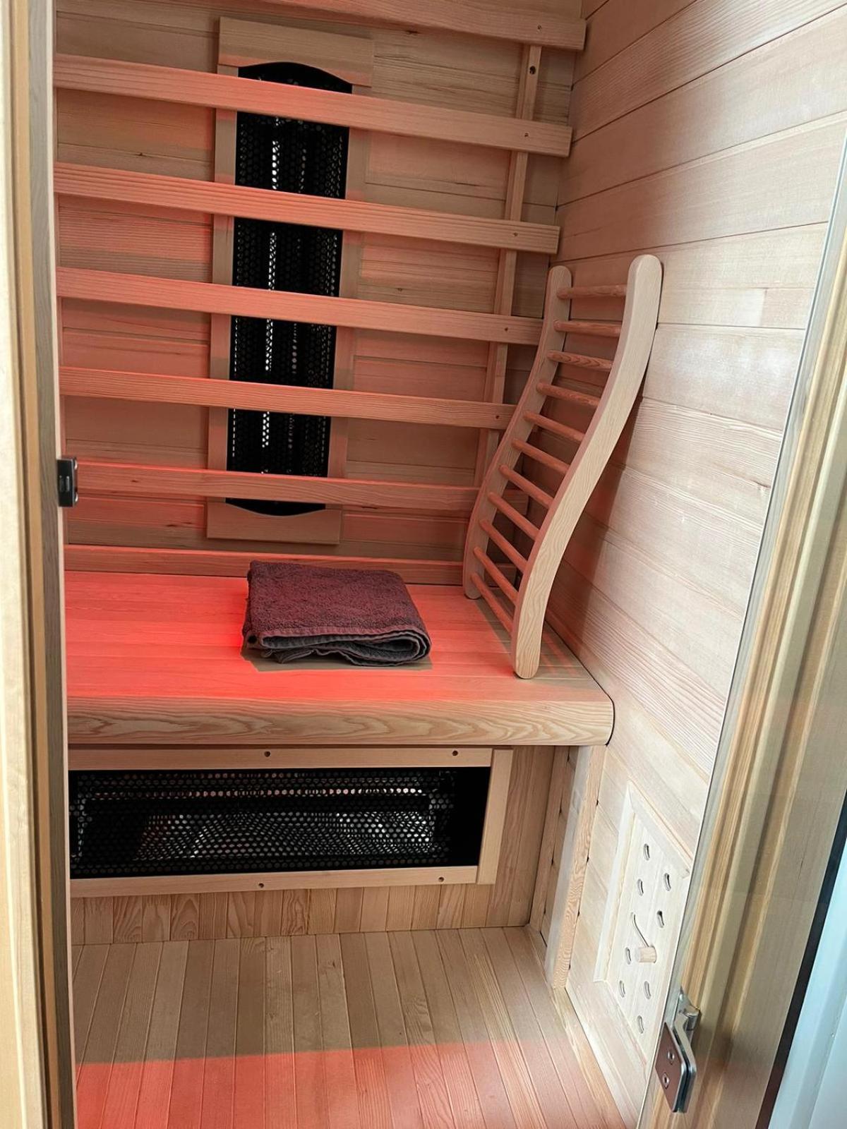 Ruim Appartement Met Sauna, Zuidstraat 125 In Westkapelle Bagian luar foto